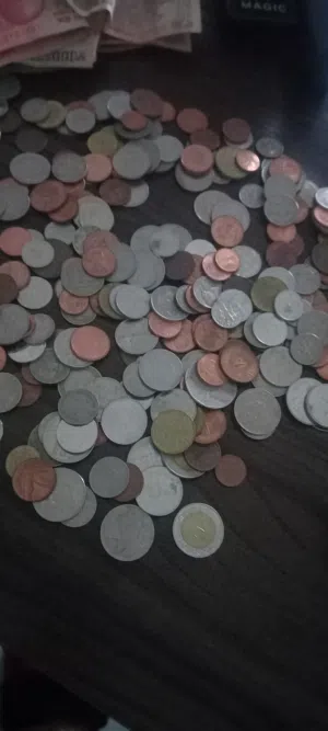 عملات لدول كثيرة 260 عملة