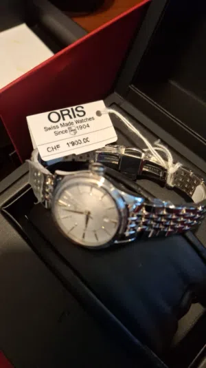 ساعة نسائية جديدة Oris Artelier Date Diamond