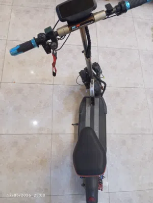اسكوتر قوي ماشاء الله يمشيك. 25كيلو البطاريه الكبيره شوف الوصف سعر لقطه ..قابل للتفاوض بيعه سريعه