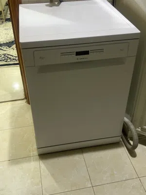 غسالة اريستون شبه جديده