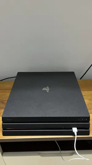 Clean and perfect condition Play Station 4 Pro 1Tb