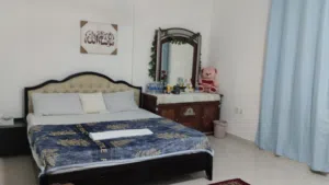 furnished room Daily for Rent  غرفہ ایجار الیومی۔ 附家具的房間可供日租。muscat alkhuwair