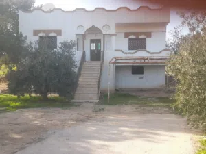 140 m2 4 Bedrooms Townhouse for Sale in Madaba Thiban