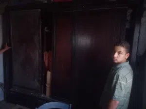 غرفه نوم كامله ما عدا التخت