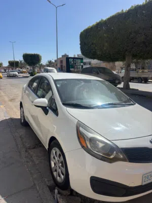 KIA RIO WHITE 2014