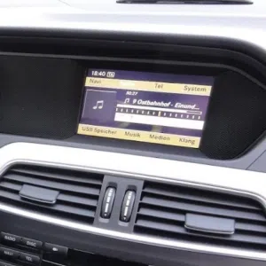 للبيع شاشة c-class w204 اصلية