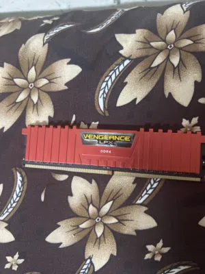 Corsair Vengeance LPX النوع: DDR4 8G مابعرف إذا شغاله ولا لأ