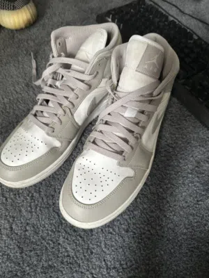 Air Jordan 1 Mid