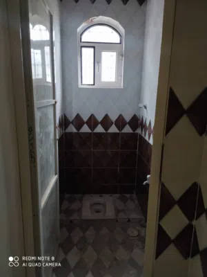 مساحة لبنتين وربع حرررررر عرطه