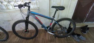 دراجة هوائية نوع road bike (قابل للتفاوض بشي بسيط)
