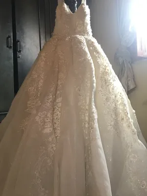 للبيع فستان زفاف مع الطرحه