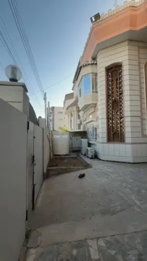 بيت طابقين للايجار يصلح شركة و مشاريع التجاريه فقط