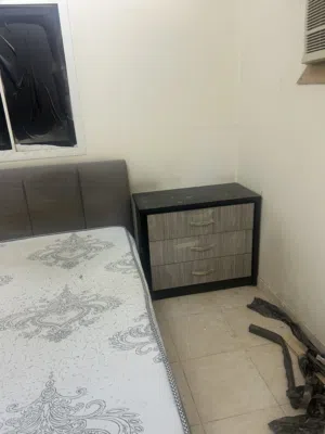 سرير ومرتبه ودولاب