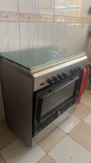 فرن منزلي للمطبخ عيون الغاز فقط شغاله