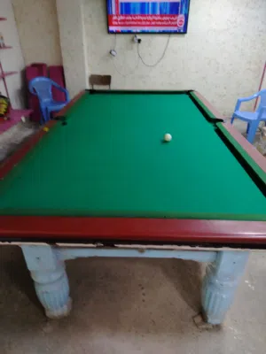 ميز بليارد للبيع نضيف