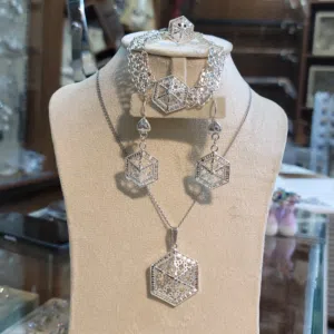 طقم فضه نسائي  عماني شغل يدوي بدله فضه عماني شبك شغل يدوي مرتعشه اساور فضه مضعط اكسسوارات للايجار