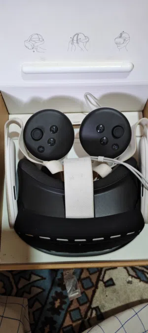Meta Quest 3 High-Quality VR Headset with Controllers - Excellent Condition