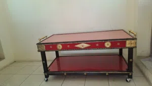 طاولة مجلس متحركة بعجلات حسب الصور المعروضة مستعمل  (جيد).