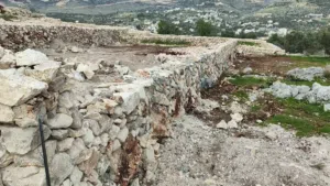 1302 متر للبيع