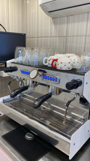 ماكينة اسبريسو espresso ماكينة قهوة baresta احترافية جديدة جدآ جدآ استعمال خفيف تنظيف دوري.