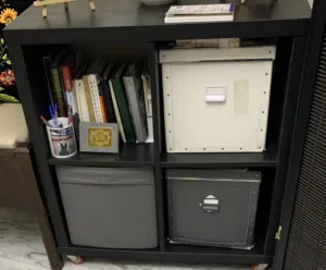 مكتبة رفوف من ايكيا وبحالة ممتازة