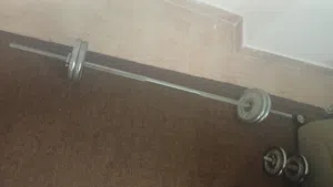 بار طويل مع 20 كيلو وزن + بار قصير مع 5 كيلو وزن استخدام خفيف