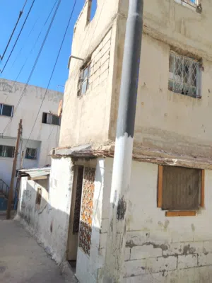 بيت طابقين كل طابق 30 متر +سطح