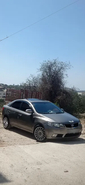 كيا-فورتي-2009-فل-الفل-مع-فتحة-سقف-أصلية-وبصمة