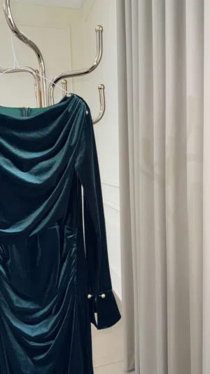 Luxury Velvet Evening Dresses for Special Occasions (Medium)