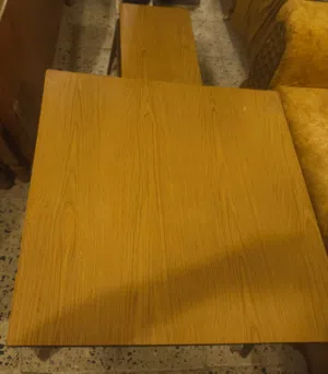 ميز واربع طبلات