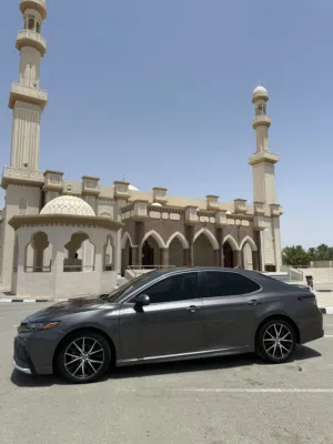 للبيع كامري se فئة السبورت نظيفة جدا