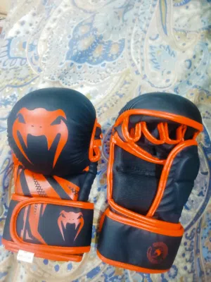 جفوف / قفازات mma هواة جديده للبيع غير مستعمله ونضيفه ماركة فينوم العالميه فحص يم المندوب