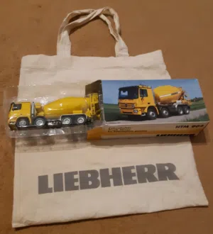 مجسمات و كوب و سكين شركة ليبهير الألمانية للمعدات الثقيلة