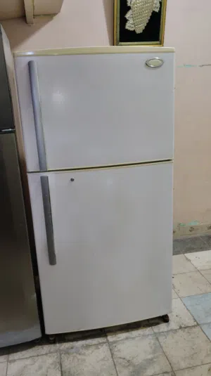 نبيع ثلاجه هيتاشي 24 قدم بحاله ممتازه