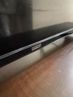 شاشة مستعملة بحالة جيدة للبيع