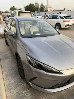 بي واي دي سيل فايف للبيع موديل 25 زيرو