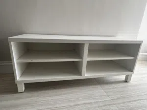 للبيع طاولة تلفزيون من ايكيا
