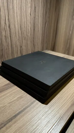PS4 PRO 1 TERRABYTE + شاشة 32 بوصة  + 3CDs