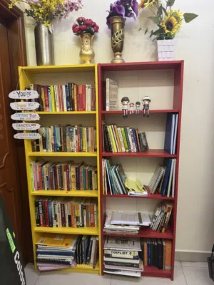 Bookshelves both 15 rials