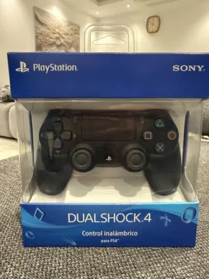 وحدة تحكم PS4 جديدة غير مستعملة
