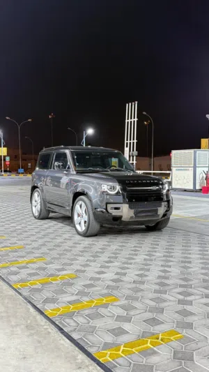 SUV Land Rover in Muscat