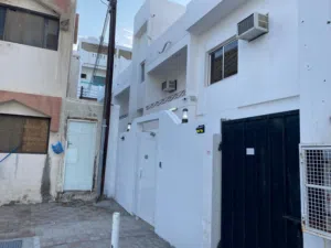 فرصة ذهبية...بناية للبيع في وسط روي قرب اللولو هايبر ماركت في شارع سوق روي