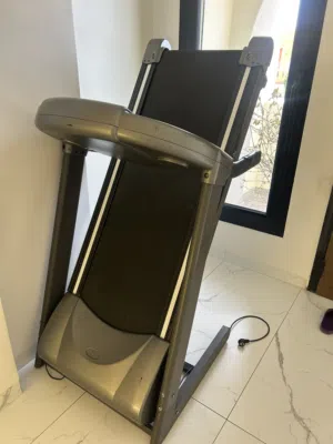 جهاز مشي كهربائي (Treadmill) شغال 100% وقابل للطي