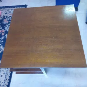 طاولة بتصميم أنيق  table with beautiful design