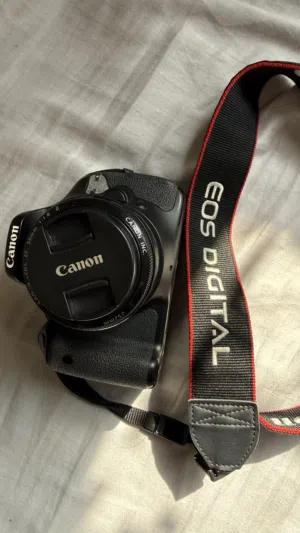 كاميرا canon eos 600D مع عدستين