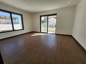 شقة طابقية للبيع في عبدون - REF: 14541
