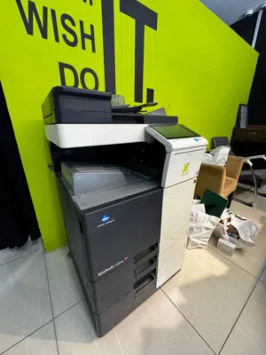 Konica طابعة ملونة الغنية عن التعريف
