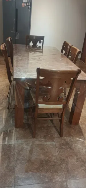 طاولة طعام لستة اشخاص