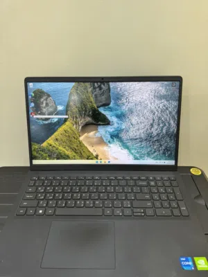لابتوب Dell Vostro 3520 بحالة ممتازة - SSD 512 GB ، 8GB RAM