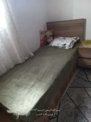 سرير فردي شبه جديد